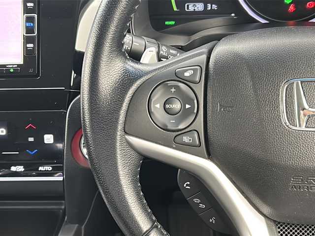 ホンダ シャトル ハイブリッド X ホンダセンシング 宮城県 2019(令1)年 3.5万km プラチナホワイトパール 禁煙車/４ＷＤ/Honda SENSING/・衝突軽減ブレーキ/・路外逸脱抑制機能/・先行車発進お知らせ機能/・アダプティブクルーズコントロール/・車線維持支援システム/純正7インチナビ/・ＣＤ.ＤＶＤ.Bluetooth.USB/・フルセグTV/バックカメラ/前席シートヒーター/ビルトインETC/ドライブレコーダー（F.R）/パドルシフト/プッシュスタート/スマートキー/LEDヘッドライト/社外15インチAW/純正ホイルキャップ付きスタッドレスタイヤ４本積み込み/純正フロアマット