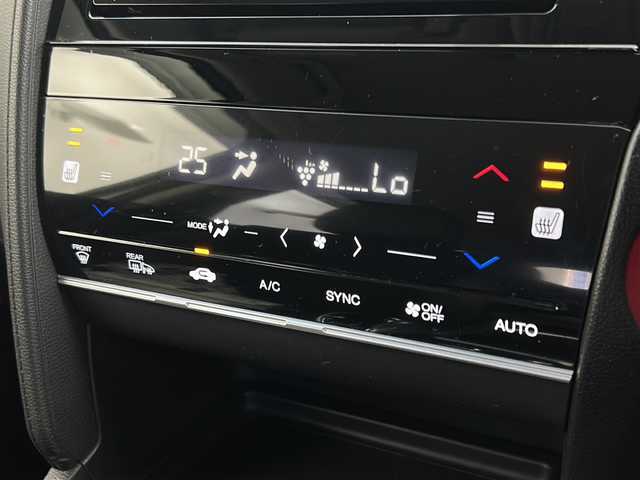 ホンダ シャトル ハイブリッド X ホンダセンシング 宮城県 2019(令1)年 3.5万km プラチナホワイトパール 禁煙車/４ＷＤ/Honda SENSING/・衝突軽減ブレーキ/・路外逸脱抑制機能/・先行車発進お知らせ機能/・アダプティブクルーズコントロール/・車線維持支援システム/純正7インチナビ/・ＣＤ.ＤＶＤ.Bluetooth.USB/・フルセグTV/バックカメラ/前席シートヒーター/ビルトインETC/ドライブレコーダー（F.R）/パドルシフト/プッシュスタート/スマートキー/LEDヘッドライト/社外15インチAW/純正ホイルキャップ付きスタッドレスタイヤ４本積み込み/純正フロアマット