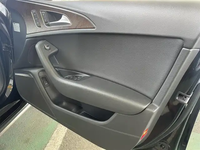 アウディ Ａ６ オールロードクワトロ 和歌山県 2014(平26)年 8.5万km 黒 純正メーカーナビ・フルセグＴＶ・ＣＤ・ＤＶＤ/　Bluetooth/バックカメラ　/クルーズコントロール　/電子パーキングブレーキ/ダウンヒルアシストコントロール/パワーバックドア/コーナーセンサー/前席パワーシート/前席シートヒーター/レザーシート/後席サンシェード/ビルトインETC/ルーフレール/パドルシフト/スペアキー/保証書/取扱説明書