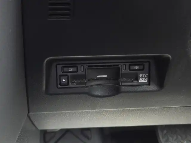 トヨタ アルファードハイブリット Z 鹿児島県 2024(令6)年 2.3万km ゴールド ユニバーサルステップ　/１３．２インチ後席フリップダウンモニター　/純正ドライブレコーダー　/左右独立ムーンルーフ　/全席シートヒーター　/全席ベンチレーション　/全席パワーシート　/パノラミックビューモニター/ステアリングヒーター/デジタルインナーミラー/レーダークルーズコントロール/パワーバックドア/純正ディスプレイオーディオ/Bluetoothオーディオ/フルセグテレビ/テレビキャンセラー/純正アルミホイール(18インチ)/横滑り防止装置/レーンキープアシスト/プッシュスタート/スマートキー/エアバッグ(W+サイド)/カーテンエアバッグ