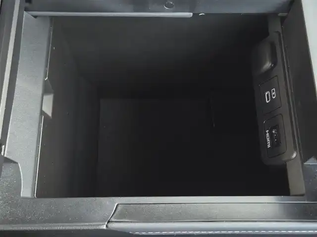 トヨタ アルファードハイブリット Z 鹿児島県 2024(令6)年 2.3万km ゴールド ユニバーサルステップ　/１３．２インチ後席フリップダウンモニター　/純正ドライブレコーダー　/左右独立ムーンルーフ　/全席シートヒーター　/全席ベンチレーション　/全席パワーシート　/パノラミックビューモニター/ステアリングヒーター/デジタルインナーミラー/レーダークルーズコントロール/パワーバックドア/純正ディスプレイオーディオ/Bluetoothオーディオ/フルセグテレビ/テレビキャンセラー/純正アルミホイール(18インチ)/横滑り防止装置/レーンキープアシスト/プッシュスタート/スマートキー/エアバッグ(W+サイド)/カーテンエアバッグ