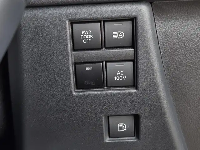 トヨタ アルファードハイブリット Z 鹿児島県 2024(令6)年 2.3万km ゴールド ユニバーサルステップ　/１３．２インチ後席フリップダウンモニター　/純正ドライブレコーダー　/左右独立ムーンルーフ　/全席シートヒーター　/全席ベンチレーション　/全席パワーシート　/パノラミックビューモニター/ステアリングヒーター/デジタルインナーミラー/レーダークルーズコントロール/パワーバックドア/純正ディスプレイオーディオ/Bluetoothオーディオ/フルセグテレビ/テレビキャンセラー/純正アルミホイール(18インチ)/横滑り防止装置/レーンキープアシスト/プッシュスタート/スマートキー/エアバッグ(W+サイド)/カーテンエアバッグ