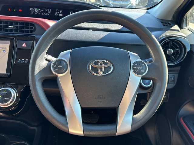 トヨタ アクア S 茨城県 2015(平27)年 6.3万km パープルメタリック 純正9インチメモリナビ【NSZT-Y64T】/(地デジTV・CD・DVD・BT・ラジオ再生)/プリクラッシュセーフティ/シートヒーター/ドライブレコーダー/バックカメラ/ETC/オートライト/社外14inアルミホイール/純正フロアマット/スマートキー/取扱説明書/保証書