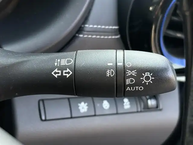 日産 キックス X 滋賀県 2021(令3)年 3.4万km ダークブルー 純正9インチナビ/(CD/DVD/Bluetooth/フルセグTV)/プロパイロット/ルーフレール/アラウンドビューモニター/レーダークルーズコントロール/クリアランスソナー/純正デジタルインナーミラー/ドライブレコーダー/シートヒーター/ステアリングヒーター/ハーフレザーシート/オートライト/LEDヘッドライト/スマートキー