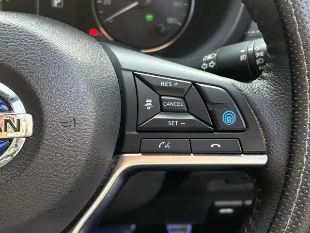 日産 キックス X 滋賀県 2021(令3)年 3.4万km ダークブルー 純正9インチナビ/(CD/DVD/Bluetooth/フルセグTV)/プロパイロット/ルーフレール/アラウンドビューモニター/レーダークルーズコントロール/クリアランスソナー/純正デジタルインナーミラー/ドライブレコーダー/シートヒーター/ステアリングヒーター/ハーフレザーシート/オートライト/LEDヘッドライト/スマートキー