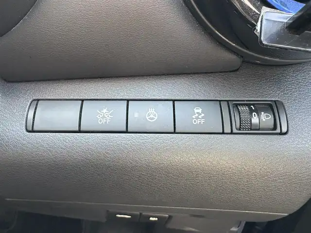 日産 キックス X 滋賀県 2021(令3)年 3.4万km ダークブルー 純正9インチナビ/(CD/DVD/Bluetooth/フルセグTV)/プロパイロット/ルーフレール/アラウンドビューモニター/レーダークルーズコントロール/クリアランスソナー/純正デジタルインナーミラー/ドライブレコーダー/シートヒーター/ステアリングヒーター/ハーフレザーシート/オートライト/LEDヘッドライト/スマートキー