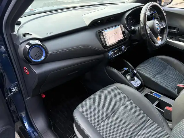 日産 キックス X 滋賀県 2021(令3)年 3.4万km ダークブルー 純正9インチナビ/(CD/DVD/Bluetooth/フルセグTV)/プロパイロット/ルーフレール/アラウンドビューモニター/レーダークルーズコントロール/クリアランスソナー/純正デジタルインナーミラー/ドライブレコーダー/シートヒーター/ステアリングヒーター/ハーフレザーシート/オートライト/LEDヘッドライト/スマートキー