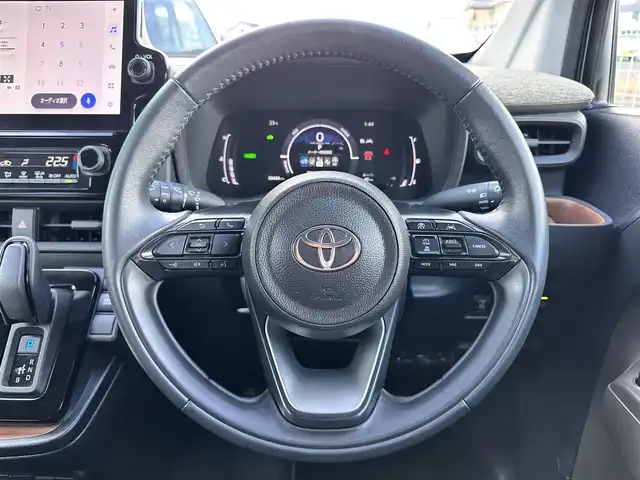 トヨタ シエンタ ハイブリッド Z 宮城県 2023(令5)年 6万km アーバンカーキ ディスプレイオーディオプラス/・10.5インチディスプレイオーディオ/・車載ナビ/・地デジTV/アクセサリーコンセント（AC100V/1500W）/＝＝＝/セーフティセンス/・プリクラッシュセーフティ/・レーントレーシングアシスト/・レーンディパーチャーアラート/・レーダークルーズコントロール（停止保持機能有）/・アダプティブハイビームシステム/・ロードサインアシスト/・ドライバー異常時対応システム/・プロアクティブドライビングアシスト/・発進遅れ告知機能/パーキングサポートブレーキ（前後方静止物/後方接近車両）/ブラインドスポットモニター/ビルトインETC/通信用USB端子（タイプA）/充電用USB端子（タイプC）/ハンズフリーパワースライドドア（両側）/サンシェード（スライドドア）/革巻きステアリング/ステアリングスイッチ/LEDヘッドランプ/オートライト/スマートキー＆プッシュスタート/電動格納ミラー/純正フロアマット/純正ドアバイザー/W/サイド/カーテンエアバッグ