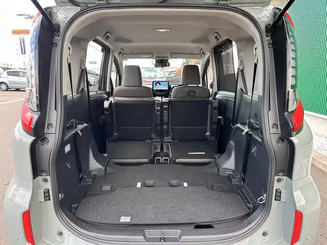 トヨタ シエンタ ハイブリッド Z 宮城県 2023(令5)年 6万km アーバンカーキ ディスプレイオーディオプラス/・10.5インチディスプレイオーディオ/・車載ナビ/・地デジTV/アクセサリーコンセント（AC100V/1500W）/＝＝＝/セーフティセンス/・プリクラッシュセーフティ/・レーントレーシングアシスト/・レーンディパーチャーアラート/・レーダークルーズコントロール（停止保持機能有）/・アダプティブハイビームシステム/・ロードサインアシスト/・ドライバー異常時対応システム/・プロアクティブドライビングアシスト/・発進遅れ告知機能/パーキングサポートブレーキ（前後方静止物/後方接近車両）/ブラインドスポットモニター/ビルトインETC/通信用USB端子（タイプA）/充電用USB端子（タイプC）/ハンズフリーパワースライドドア（両側）/サンシェード（スライドドア）/革巻きステアリング/ステアリングスイッチ/LEDヘッドランプ/オートライト/スマートキー＆プッシュスタート/電動格納ミラー/純正フロアマット/純正ドアバイザー/W/サイド/カーテンエアバッグ