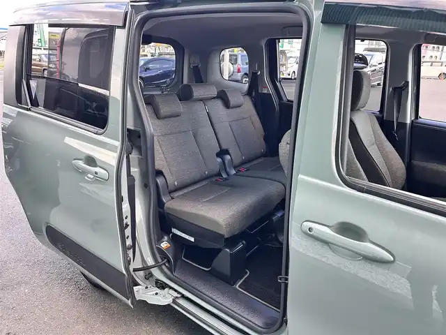 トヨタ シエンタ ハイブリッド Z 宮城県 2023(令5)年 6万km アーバンカーキ ディスプレイオーディオプラス/・10.5インチディスプレイオーディオ/・車載ナビ/・地デジTV/アクセサリーコンセント（AC100V/1500W）/＝＝＝/セーフティセンス/・プリクラッシュセーフティ/・レーントレーシングアシスト/・レーンディパーチャーアラート/・レーダークルーズコントロール（停止保持機能有）/・アダプティブハイビームシステム/・ロードサインアシスト/・ドライバー異常時対応システム/・プロアクティブドライビングアシスト/・発進遅れ告知機能/パーキングサポートブレーキ（前後方静止物/後方接近車両）/ブラインドスポットモニター/ビルトインETC/通信用USB端子（タイプA）/充電用USB端子（タイプC）/ハンズフリーパワースライドドア（両側）/サンシェード（スライドドア）/革巻きステアリング/ステアリングスイッチ/LEDヘッドランプ/オートライト/スマートキー＆プッシュスタート/電動格納ミラー/純正フロアマット/純正ドアバイザー/W/サイド/カーテンエアバッグ