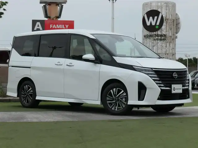 日産 セレナ e－パワー ハイウェイスター V 千葉県 2025(令7)年 0.1万km未満 プリズムホワイト e-POWER　ハイウエイスターV　ヘッドランプ オートレベライザー+アダプティブLEDヘッドライトシステム+インテリジェント アラウンドビューモニター（移動物 検知機能付）+インテリジェント ルームミラー+アドバンスドドライブアシストディスプレイ（12.3インチカラーディスプレイ）+統合型インターフェースディスプレイ+ワイヤレス充電器+6スピーカー+NissanConnectナビゲーションシステム（地デジ内蔵）+車載通信ユニット（TCU［Telematics Control Unit］）+ETC2.0ユニット（ビルトインタイプ）+ドライブレコーダー（前後セット）+プロパイロット（ナビリンク機能付）+プロパイロット緊急停止支援システム（SOSコール機能付）+SOSコール（488400円）/エマージェンシーブレーキ/プロパイロット/インテリジェントクルーズコントロール/インテリジェントルームミラー/ハンズフリー両側パワースライドドア/ワイヤレス充電/純正コネクトナビ/地デジTV/【Bluetooth接続】/アラウンドビューモニター/革巻きステアリング/ステアリングスイッチ/ETC（2.0）/LEDヘッドライト/フォグライト/ウインカーミラー/コーナーセンサー/サイド/カーテンエアバッグ