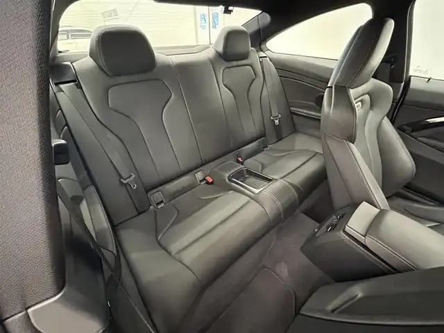 ＢＭＷ Ｍ４ クーペ 岡山県 2016(平28)年 4.4万km シルバーストーンⅡ 純正HDDナビ/リアカメラ/フルセグ/Bluetooth/HUD/衝突警告/インテリジェントセーフティー/車線逸脱警告/Mドライブセレクト/社外19インチAW/カーボンインテリアトリム/カーボンステアリング/黒本革シート/ミラー一体型ETC/パドルシフト/コンフォートアクセス/LEDヘッドライト/オートライト/ドラレコ（F）