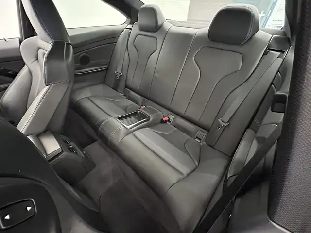 ＢＭＷ Ｍ４ クーペ 岡山県 2016(平28)年 4.4万km シルバーストーンⅡ 純正HDDナビ/リアカメラ/フルセグ/Bluetooth/HUD/衝突警告/インテリジェントセーフティー/車線逸脱警告/Mドライブセレクト/社外19インチAW/カーボンインテリアトリム/カーボンステアリング/黒本革シート/ミラー一体型ETC/パドルシフト/コンフォートアクセス/LEDヘッドライト/オートライト/ドラレコ（F）