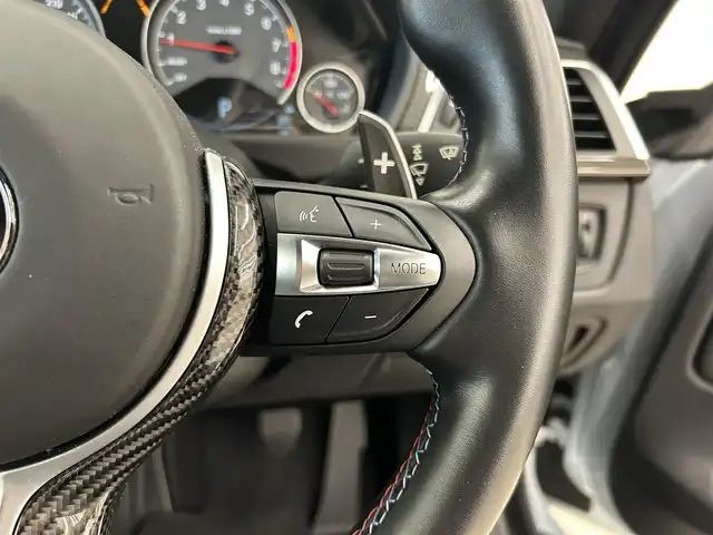 ＢＭＷ Ｍ４ クーペ 岡山県 2016(平28)年 4.4万km シルバーストーンⅡ 純正HDDナビ/リアカメラ/フルセグ/Bluetooth/HUD/衝突警告/インテリジェントセーフティー/車線逸脱警告/Mドライブセレクト/社外19インチAW/カーボンインテリアトリム/カーボンステアリング/黒本革シート/ミラー一体型ETC/パドルシフト/コンフォートアクセス/LEDヘッドライト/オートライト/ドラレコ（F）