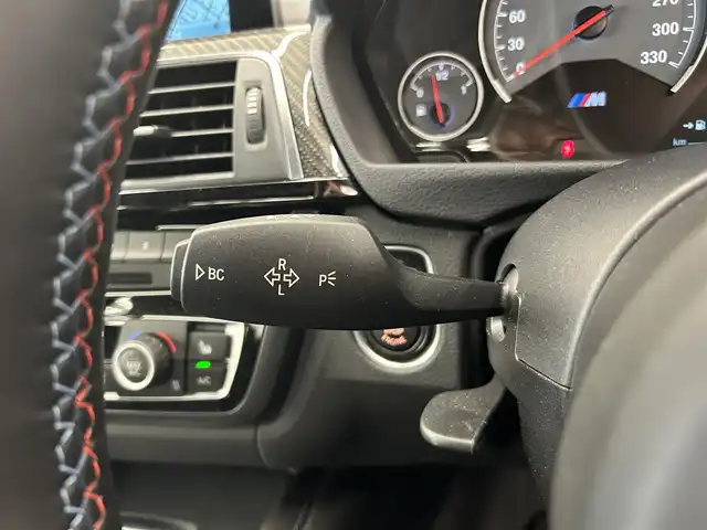 ＢＭＷ Ｍ４ クーペ 岡山県 2016(平28)年 4.4万km シルバーストーンⅡ 純正HDDナビ/リアカメラ/フルセグ/Bluetooth/HUD/衝突警告/インテリジェントセーフティー/車線逸脱警告/Mドライブセレクト/社外19インチAW/カーボンインテリアトリム/カーボンステアリング/黒本革シート/ミラー一体型ETC/パドルシフト/コンフォートアクセス/LEDヘッドライト/オートライト/ドラレコ（F）