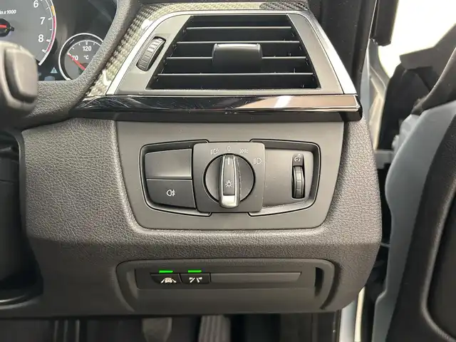 ＢＭＷ Ｍ４ クーペ 岡山県 2016(平28)年 4.4万km シルバーストーンⅡ 純正HDDナビ/リアカメラ/フルセグ/Bluetooth/HUD/衝突警告/インテリジェントセーフティー/車線逸脱警告/Mドライブセレクト/社外19インチAW/カーボンインテリアトリム/カーボンステアリング/黒本革シート/ミラー一体型ETC/パドルシフト/コンフォートアクセス/LEDヘッドライト/オートライト/ドラレコ（F）