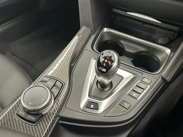 ＢＭＷ Ｍ４ クーペ 岡山県 2016(平28)年 4.4万km シルバーストーンⅡ 純正HDDナビ/リアカメラ/フルセグ/Bluetooth/HUD/衝突警告/インテリジェントセーフティー/車線逸脱警告/Mドライブセレクト/社外19インチAW/カーボンインテリアトリム/カーボンステアリング/黒本革シート/ミラー一体型ETC/パドルシフト/コンフォートアクセス/LEDヘッドライト/オートライト/ドラレコ（F）