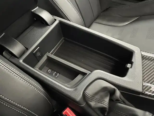 ＢＭＷ Ｍ４ クーペ 岡山県 2016(平28)年 4.4万km シルバーストーンⅡ 純正HDDナビ/リアカメラ/フルセグ/Bluetooth/HUD/衝突警告/インテリジェントセーフティー/車線逸脱警告/Mドライブセレクト/社外19インチAW/カーボンインテリアトリム/カーボンステアリング/黒本革シート/ミラー一体型ETC/パドルシフト/コンフォートアクセス/LEDヘッドライト/オートライト/ドラレコ（F）