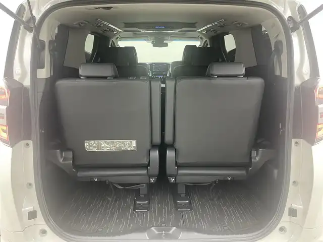 トヨタ ヴェルファイア Z Gエディション 岡山県 2018(平30)年 7.7万km ホワイトパールクリスタルシャイン アルパインＢＩＧＸ１１インチナビ/（HDMI接続/Bluetooth/フルセグTV）/アルパイン１２．８インチフリップダウンモニター/サンルーフ/本革/モデリスタフルエアロ/衝突軽減ブレーキ/レーダークルーズコントロール/ビルトインＥＴＣ/三眼ＬＥＤヘッドライト/オートハイビーム/シートヒーター/エアシート/ステアリングヒーター/コーナーセンサー/プッシュスタート/スマートキー/パワーシート/純正フロアマット/純正18インチアルミホイール＋サマータイヤ：装着/両側電動スライドドア/踏み間違い防止