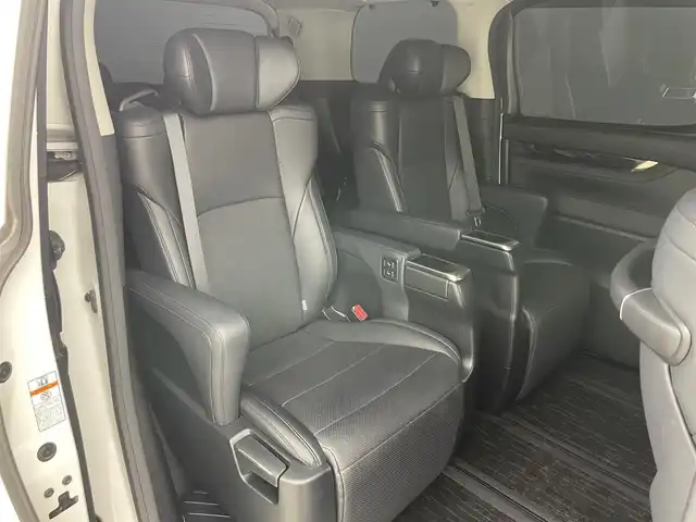 トヨタ ヴェルファイア Z Gエディション 岡山県 2018(平30)年 7.7万km ホワイトパールクリスタルシャイン アルパインＢＩＧＸ１１インチナビ/（HDMI接続/Bluetooth/フルセグTV）/アルパイン１２．８インチフリップダウンモニター/サンルーフ/本革/モデリスタフルエアロ/衝突軽減ブレーキ/レーダークルーズコントロール/ビルトインＥＴＣ/三眼ＬＥＤヘッドライト/オートハイビーム/シートヒーター/エアシート/ステアリングヒーター/コーナーセンサー/プッシュスタート/スマートキー/パワーシート/純正フロアマット/純正18インチアルミホイール＋サマータイヤ：装着/両側電動スライドドア/踏み間違い防止