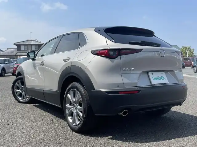 マツダ ＣＸ－３０ 20S Lパッケージ 熊本県 2022(令4)年 1.5万km プラチナクォーツメタリック 純正ナビ/・AM/FM/CD/DVD/BT/USB/HDMI/・フルセグTV/全周囲カメラ/i-ACTIVSENSE/・スマート・ブレーキ・サポート/・AT誤発進抑制制御［前進時/後退時］/・車線逸脱警報システム/レーンキープ・アシスト・システム/・先進ライト/・ブラインド・スポット・モニタリング/・後側方接近車両検知/・前側方接近車両検知/・マツダ・レーダー・クルーズ・コントロール/・クルージング&トラフィック・サポート/・ドライバー・アテンション・アラート/前席シートヒーター/・D席メモリ付きパワーシート/革巻きステアリング/・ステアリングヒーター/・パドルシフト/・ステアリングスイッチ/電動リアゲート/前後ドライブレコーダー/ETC/純正フロアマット/純正アルミホイール/電動格納ミラー/・ウインカーミラー/プッシュスタート/・スペアキー