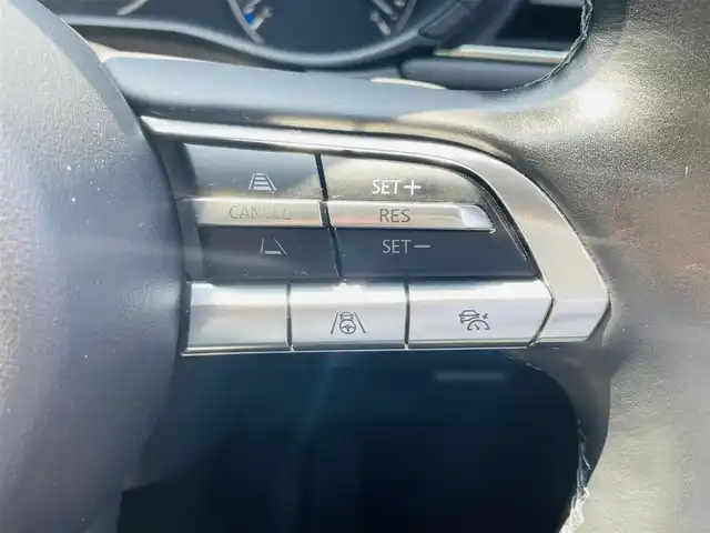 マツダ ＣＸ－３０ 20S Lパッケージ 熊本県 2022(令4)年 1.5万km プラチナクォーツメタリック 純正ナビ/・AM/FM/CD/DVD/BT/USB/HDMI/・フルセグTV/全周囲カメラ/i-ACTIVSENSE/・スマート・ブレーキ・サポート/・AT誤発進抑制制御［前進時/後退時］/・車線逸脱警報システム/レーンキープ・アシスト・システム/・先進ライト/・ブラインド・スポット・モニタリング/・後側方接近車両検知/・前側方接近車両検知/・マツダ・レーダー・クルーズ・コントロール/・クルージング&トラフィック・サポート/・ドライバー・アテンション・アラート/前席シートヒーター/・D席メモリ付きパワーシート/革巻きステアリング/・ステアリングヒーター/・パドルシフト/・ステアリングスイッチ/電動リアゲート/前後ドライブレコーダー/ETC/純正フロアマット/純正アルミホイール/電動格納ミラー/・ウインカーミラー/プッシュスタート/・スペアキー