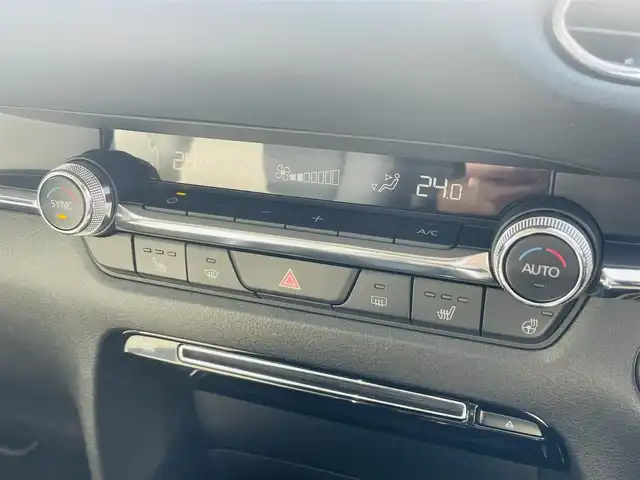 マツダ ＣＸ－３０ 20S Lパッケージ 熊本県 2022(令4)年 1.5万km プラチナクォーツメタリック 純正ナビ/・AM/FM/CD/DVD/BT/USB/HDMI/・フルセグTV/全周囲カメラ/i-ACTIVSENSE/・スマート・ブレーキ・サポート/・AT誤発進抑制制御［前進時/後退時］/・車線逸脱警報システム/レーンキープ・アシスト・システム/・先進ライト/・ブラインド・スポット・モニタリング/・後側方接近車両検知/・前側方接近車両検知/・マツダ・レーダー・クルーズ・コントロール/・クルージング&トラフィック・サポート/・ドライバー・アテンション・アラート/前席シートヒーター/・D席メモリ付きパワーシート/革巻きステアリング/・ステアリングヒーター/・パドルシフト/・ステアリングスイッチ/電動リアゲート/前後ドライブレコーダー/ETC/純正フロアマット/純正アルミホイール/電動格納ミラー/・ウインカーミラー/プッシュスタート/・スペアキー