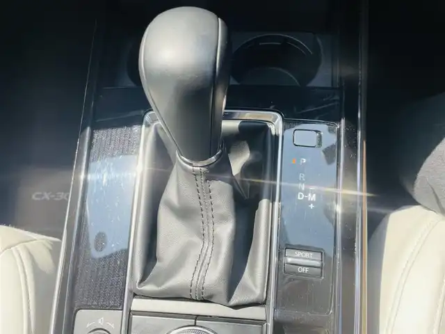 マツダ ＣＸ－３０ 20S Lパッケージ 熊本県 2022(令4)年 1.5万km プラチナクォーツメタリック 純正ナビ/・AM/FM/CD/DVD/BT/USB/HDMI/・フルセグTV/全周囲カメラ/i-ACTIVSENSE/・スマート・ブレーキ・サポート/・AT誤発進抑制制御［前進時/後退時］/・車線逸脱警報システム/レーンキープ・アシスト・システム/・先進ライト/・ブラインド・スポット・モニタリング/・後側方接近車両検知/・前側方接近車両検知/・マツダ・レーダー・クルーズ・コントロール/・クルージング&トラフィック・サポート/・ドライバー・アテンション・アラート/前席シートヒーター/・D席メモリ付きパワーシート/革巻きステアリング/・ステアリングヒーター/・パドルシフト/・ステアリングスイッチ/電動リアゲート/前後ドライブレコーダー/ETC/純正フロアマット/純正アルミホイール/電動格納ミラー/・ウインカーミラー/プッシュスタート/・スペアキー