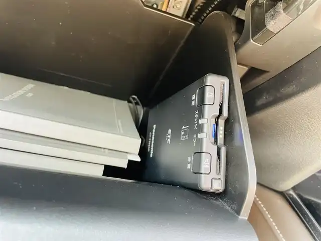 マツダ ＣＸ－３０ 20S Lパッケージ 熊本県 2022(令4)年 1.5万km プラチナクォーツメタリック 純正ナビ/・AM/FM/CD/DVD/BT/USB/HDMI/・フルセグTV/全周囲カメラ/i-ACTIVSENSE/・スマート・ブレーキ・サポート/・AT誤発進抑制制御［前進時/後退時］/・車線逸脱警報システム/レーンキープ・アシスト・システム/・先進ライト/・ブラインド・スポット・モニタリング/・後側方接近車両検知/・前側方接近車両検知/・マツダ・レーダー・クルーズ・コントロール/・クルージング&トラフィック・サポート/・ドライバー・アテンション・アラート/前席シートヒーター/・D席メモリ付きパワーシート/革巻きステアリング/・ステアリングヒーター/・パドルシフト/・ステアリングスイッチ/電動リアゲート/前後ドライブレコーダー/ETC/純正フロアマット/純正アルミホイール/電動格納ミラー/・ウインカーミラー/プッシュスタート/・スペアキー