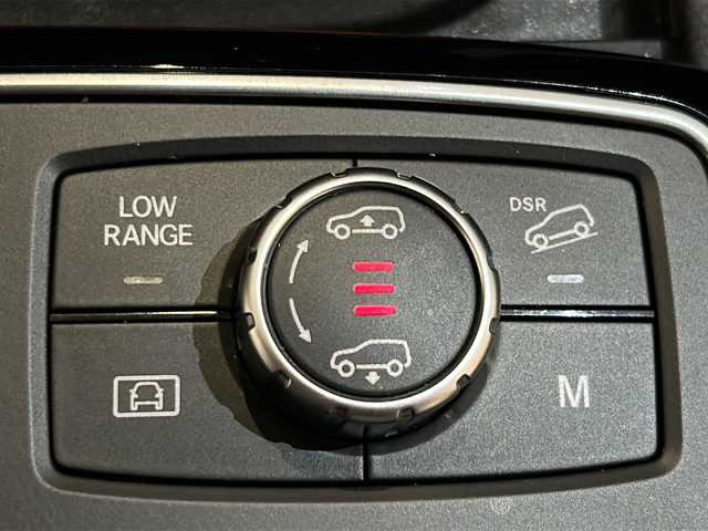 メルセデス・ベンツ ＧＬＳ５５０ 4マチックスポーツ 新潟県 2018(平30)年 2.5万km ダイヤモンドホワイト 純正8インチワイドナビ（TV/DVD/BT）/harman/kardon(14スピーカー)/360°カメラ/レーダーセーフティパッケージ/アクティブブレーキシステム/クラッシュセンサー機能/クルーズコントロール＆可変スピードリミッター/カラーマルチファクションディスプレイ/電動チルト＆テレスコピックステアリング/レインセンサー/EASY-PACK自動開閉テールゲート/メモリ付きパワーシート/AMGスポーツシート（前席）/パノラマミックスライディングルーフ/AIRマティックサスペンション/ダイナミックセレクト/AMGエアロ/AMG21インチアルミ/ランニングボード/タイヤ空気圧警告システム/LEDヘッドライト/2.0ETC