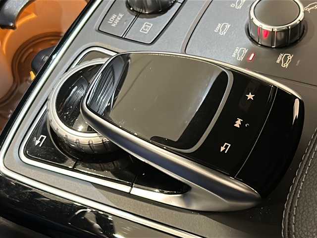 メルセデス・ベンツ ＧＬＳ５５０ 4マチックスポーツ 新潟県 2018(平30)年 2.5万km ダイヤモンドホワイト 純正8インチワイドナビ（TV/DVD/BT）/harman/kardon(14スピーカー)/360°カメラ/レーダーセーフティパッケージ/アクティブブレーキシステム/クラッシュセンサー機能/クルーズコントロール＆可変スピードリミッター/カラーマルチファクションディスプレイ/電動チルト＆テレスコピックステアリング/レインセンサー/EASY-PACK自動開閉テールゲート/メモリ付きパワーシート/AMGスポーツシート（前席）/パノラマミックスライディングルーフ/AIRマティックサスペンション/ダイナミックセレクト/AMGエアロ/AMG21インチアルミ/ランニングボード/タイヤ空気圧警告システム/LEDヘッドライト/2.0ETC