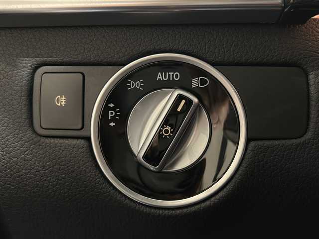 メルセデス・ベンツ ＧＬＳ５５０ 4マチックスポーツ 新潟県 2018(平30)年 2.5万km ダイヤモンドホワイト 純正8インチワイドナビ（TV/DVD/BT）/harman/kardon(14スピーカー)/360°カメラ/レーダーセーフティパッケージ/アクティブブレーキシステム/クラッシュセンサー機能/クルーズコントロール＆可変スピードリミッター/カラーマルチファクションディスプレイ/電動チルト＆テレスコピックステアリング/レインセンサー/EASY-PACK自動開閉テールゲート/メモリ付きパワーシート/AMGスポーツシート（前席）/パノラマミックスライディングルーフ/AIRマティックサスペンション/ダイナミックセレクト/AMGエアロ/AMG21インチアルミ/ランニングボード/タイヤ空気圧警告システム/LEDヘッドライト/2.0ETC