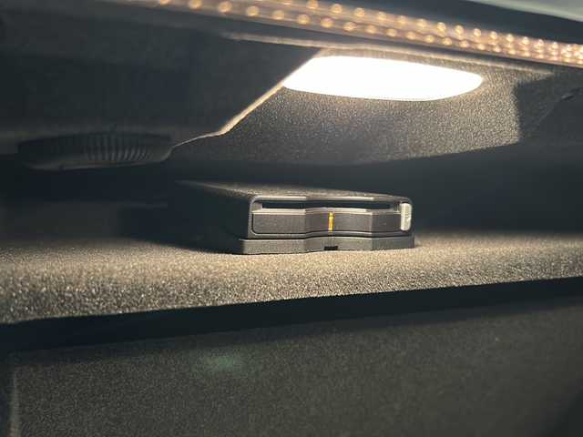 メルセデス・ベンツ ＧＬＳ５５０ 4マチックスポーツ 新潟県 2018(平30)年 2.5万km ダイヤモンドホワイト 純正8インチワイドナビ（TV/DVD/BT）/harman/kardon(14スピーカー)/360°カメラ/レーダーセーフティパッケージ/アクティブブレーキシステム/クラッシュセンサー機能/クルーズコントロール＆可変スピードリミッター/カラーマルチファクションディスプレイ/電動チルト＆テレスコピックステアリング/レインセンサー/EASY-PACK自動開閉テールゲート/メモリ付きパワーシート/AMGスポーツシート（前席）/パノラマミックスライディングルーフ/AIRマティックサスペンション/ダイナミックセレクト/AMGエアロ/AMG21インチアルミ/ランニングボード/タイヤ空気圧警告システム/LEDヘッドライト/2.0ETC