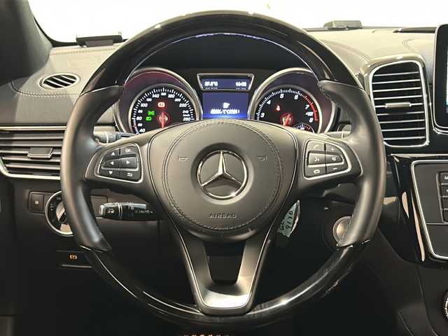 メルセデス・ベンツ ＧＬＳ５５０ 4マチックスポーツ 新潟県 2018(平30)年 2.5万km ダイヤモンドホワイト 純正8インチワイドナビ（TV/DVD/BT）/harman/kardon(14スピーカー)/360°カメラ/レーダーセーフティパッケージ/アクティブブレーキシステム/クラッシュセンサー機能/クルーズコントロール＆可変スピードリミッター/カラーマルチファクションディスプレイ/電動チルト＆テレスコピックステアリング/レインセンサー/EASY-PACK自動開閉テールゲート/メモリ付きパワーシート/AMGスポーツシート（前席）/パノラマミックスライディングルーフ/AIRマティックサスペンション/ダイナミックセレクト/AMGエアロ/AMG21インチアルミ/ランニングボード/タイヤ空気圧警告システム/LEDヘッドライト/2.0ETC