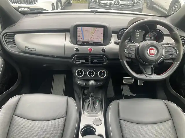 フィアット ５００Ｘ スポーツ 熊本県 2020(令2)年 3.2万km 白 ・ワンオーナー/・スマートキー/・プッシュスタート/・全面衝突警報/・アクティブブレーキ/・レーンキープエイド/・パークアシスト/・前後パーキングセンサー/・ブラインドスポットモニター/・クルーズコントロール(追従式)/・黒革シート/・前席パワーシート/・前席シートヒーター /・社外メモリナビ/　【DVD・Bluetooth・USB・SD・MSV】/・フルセグTV/・バックカメラ/・ETC/・ドライブレコーダー(前後録画)/・LEDヘッドランプ/・LEDフォグランプ/・純正マット/・純正バイザー/・保証書/取説