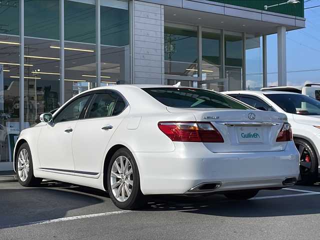 レクサス ＬＳ 460 バージョンC Iパッケージ 静岡県 2011(平23)年 6.5万km ホワイトパールクリスタルシャイン 純正HDDナビ/地デジTV/純正CD/DVD/バックカメラ/レザーシート/シートヒーター＆ベンチレーション/リアシートヒーター/ステアリングヒーター/レーダークルーズコントロール/リアサンシェード/純正18インチAW/スマートキー/ディスチャージ