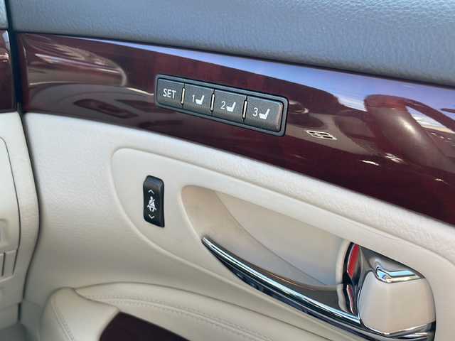レクサス ＬＳ 460 バージョンC Iパッケージ 静岡県 2011(平23)年 6.5万km ホワイトパールクリスタルシャイン 純正HDDナビ/地デジTV/純正CD/DVD/バックカメラ/レザーシート/シートヒーター＆ベンチレーション/リアシートヒーター/ステアリングヒーター/レーダークルーズコントロール/リアサンシェード/純正18インチAW/スマートキー/ディスチャージ