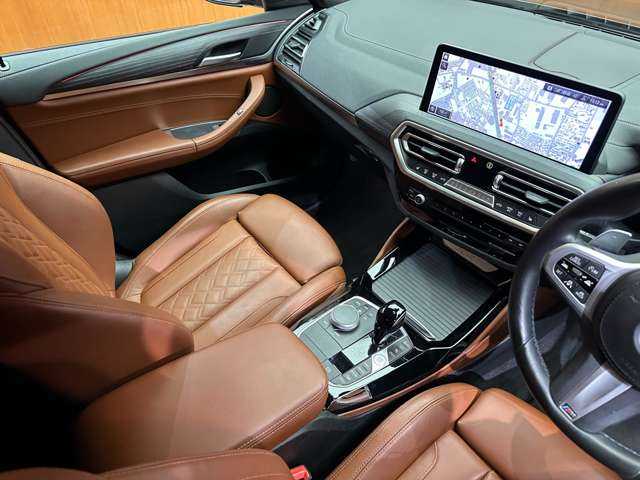 ＢＭＷ Ｘ４ xDrive 20d Mスポーツ 千葉県 2021(令3)年 6.1万km サファイアブラックP 後期型　/茶革シート　/ＡＣＣ　/ハンズオフアシスト　/ナビ　/ＴＶ　/３６０°ＨＵＤ　/シートＨ　/アダプティブＬＥＤヘッドライト　/パーキングアシストプラス　/ドライビングアシストプロフェッショナル　/電動リアゲート
