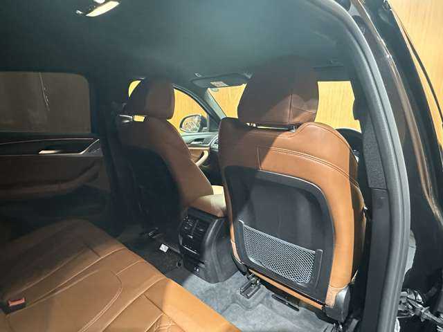 ＢＭＷ Ｘ４ xDrive 20d Mスポーツ 千葉県 2021(令3)年 6.1万km サファイアブラックP 後期型　/茶革シート　/ＡＣＣ　/ハンズオフアシスト　/ナビ　/ＴＶ　/３６０°ＨＵＤ　/シートＨ　/アダプティブＬＥＤヘッドライト　/パーキングアシストプラス　/ドライビングアシストプロフェッショナル　/電動リアゲート