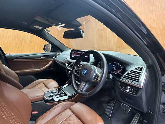 ＢＭＷ Ｘ４ xDrive 20d Mスポーツ 千葉県 2021(令3)年 6.1万km サファイアブラックP 後期型　/茶革シート　/ＡＣＣ　/ハンズオフアシスト　/ナビ　/ＴＶ　/３６０°ＨＵＤ　/シートＨ　/アダプティブＬＥＤヘッドライト　/パーキングアシストプラス　/ドライビングアシストプロフェッショナル　/電動リアゲート