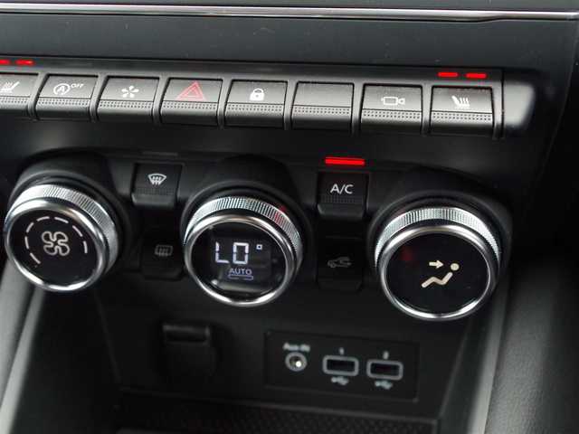 ルノー ルノー キャプチャー インテンス 埼玉県 2022(令4)年 1.6万km オレンジ ブラックハーフレザーシート /アダプティブクルーズコントロール/ CarPlay /パークセンサー /ブラインドスポットモニター /全周囲カメラ /ディスプレイオーディオ /ETC /デジタルインナーミラー /前席シートヒーター/ハンドルヒーター