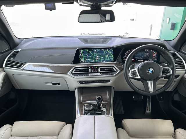 ＢＭＷ ＢＭＷ Ｘ５ xDrive 40d Mスポーツ 愛知県 2023(令5)年 1.4万km カーボンブラックM /正規ディーラー車//禁煙//ワンオーナー//D整備記録簿R6.7//harman/kardon//アクスルレベルコントロール//21インチMライトアロイYスポークホイール/RFT//12.3インチナビ/ライブコックピット//フルセグ/BT/USB/CarPlay/Spotify//ジェスチャーコントロール//パノラマビューM//360°全周囲＆リアカメラドラレコ//ミラー一体型ETC//ワイヤレスチャージング//白革シート//パワーシート/ランバーサポート/全席シートヒーター//ドライビングアシストプロフェッショナル//衝突回避被害軽減ブレーキ//渋滞時ハンズオフアシスト//ステアリングサポート・アシスト//LCA/LDW/ACC//クロスロードウォーニング//クロストラフィックウォーニング//HUD//パーキングアシストプラス//PDC//ルーフレール//HDC//DTC//パドルシフト/MTモード付きAT//スピードLIM//アンビエントライト//アダクティブLEDヘッドライト/ハイビームアシスト//コーナリングライト//リアフォグランプ//電動ハンズフリーテールゲート/コンフォートアクセス//ソフトクローズドア//プッシュスタート/デジタルキー/スペアスマートキー//オートリトラウィンカーミラー//保証書/取扱説明書