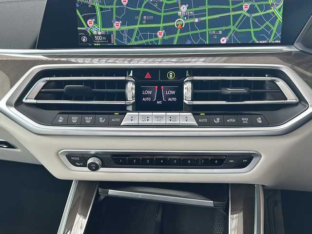 ＢＭＷ ＢＭＷ Ｘ５ xDrive 40d Mスポーツ 愛知県 2023(令5)年 1.4万km カーボンブラックM /正規ディーラー車//禁煙//ワンオーナー//D整備記録簿R6.7//harman/kardon//アクスルレベルコントロール//21インチMライトアロイYスポークホイール/RFT//12.3インチナビ/ライブコックピット//フルセグ/BT/USB/CarPlay/Spotify//ジェスチャーコントロール//パノラマビューM//360°全周囲＆リアカメラドラレコ//ミラー一体型ETC//ワイヤレスチャージング//白革シート//パワーシート/ランバーサポート/全席シートヒーター//ドライビングアシストプロフェッショナル//衝突回避被害軽減ブレーキ//渋滞時ハンズオフアシスト//ステアリングサポート・アシスト//LCA/LDW/ACC//クロスロードウォーニング//クロストラフィックウォーニング//HUD//パーキングアシストプラス//PDC//ルーフレール//HDC//DTC//パドルシフト/MTモード付きAT//スピードLIM//アンビエントライト//アダクティブLEDヘッドライト/ハイビームアシスト//コーナリングライト//リアフォグランプ//電動ハンズフリーテールゲート/コンフォートアクセス//ソフトクローズドア//プッシュスタート/デジタルキー/スペアスマートキー//オートリトラウィンカーミラー//保証書/取扱説明書