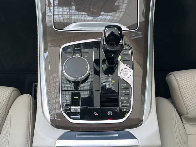 ＢＭＷ ＢＭＷ Ｘ５ xDrive 40d Mスポーツ 愛知県 2023(令5)年 1.4万km カーボンブラックM /正規ディーラー車//禁煙//ワンオーナー//D整備記録簿R6.7//harman/kardon//アクスルレベルコントロール//21インチMライトアロイYスポークホイール/RFT//12.3インチナビ/ライブコックピット//フルセグ/BT/USB/CarPlay/Spotify//ジェスチャーコントロール//パノラマビューM//360°全周囲＆リアカメラドラレコ//ミラー一体型ETC//ワイヤレスチャージング//白革シート//パワーシート/ランバーサポート/全席シートヒーター//ドライビングアシストプロフェッショナル//衝突回避被害軽減ブレーキ//渋滞時ハンズオフアシスト//ステアリングサポート・アシスト//LCA/LDW/ACC//クロスロードウォーニング//クロストラフィックウォーニング//HUD//パーキングアシストプラス//PDC//ルーフレール//HDC//DTC//パドルシフト/MTモード付きAT//スピードLIM//アンビエントライト//アダクティブLEDヘッドライト/ハイビームアシスト//コーナリングライト//リアフォグランプ//電動ハンズフリーテールゲート/コンフォートアクセス//ソフトクローズドア//プッシュスタート/デジタルキー/スペアスマートキー//オートリトラウィンカーミラー//保証書/取扱説明書