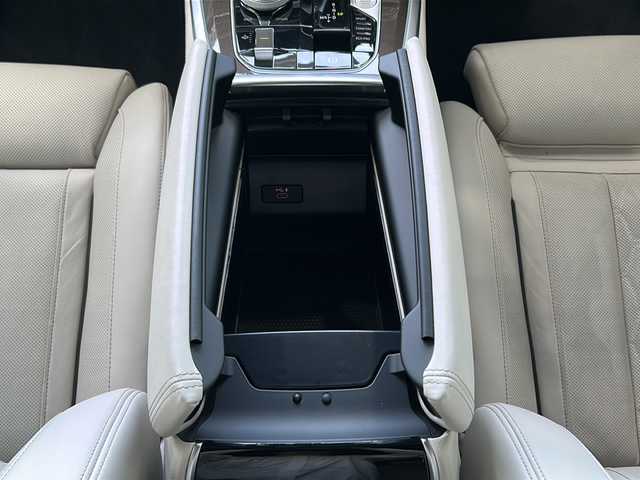 ＢＭＷ ＢＭＷ Ｘ５ xDrive 40d Mスポーツ 愛知県 2023(令5)年 1.4万km カーボンブラックM /正規ディーラー車//禁煙//ワンオーナー//D整備記録簿R6.7//harman/kardon//アクスルレベルコントロール//21インチMライトアロイYスポークホイール/RFT//12.3インチナビ/ライブコックピット//フルセグ/BT/USB/CarPlay/Spotify//ジェスチャーコントロール//パノラマビューM//360°全周囲＆リアカメラドラレコ//ミラー一体型ETC//ワイヤレスチャージング//白革シート//パワーシート/ランバーサポート/全席シートヒーター//ドライビングアシストプロフェッショナル//衝突回避被害軽減ブレーキ//渋滞時ハンズオフアシスト//ステアリングサポート・アシスト//LCA/LDW/ACC//クロスロードウォーニング//クロストラフィックウォーニング//HUD//パーキングアシストプラス//PDC//ルーフレール//HDC//DTC//パドルシフト/MTモード付きAT//スピードLIM//アンビエントライト//アダクティブLEDヘッドライト/ハイビームアシスト//コーナリングライト//リアフォグランプ//電動ハンズフリーテールゲート/コンフォートアクセス//ソフトクローズドア//プッシュスタート/デジタルキー/スペアスマートキー//オートリトラウィンカーミラー//保証書/取扱説明書