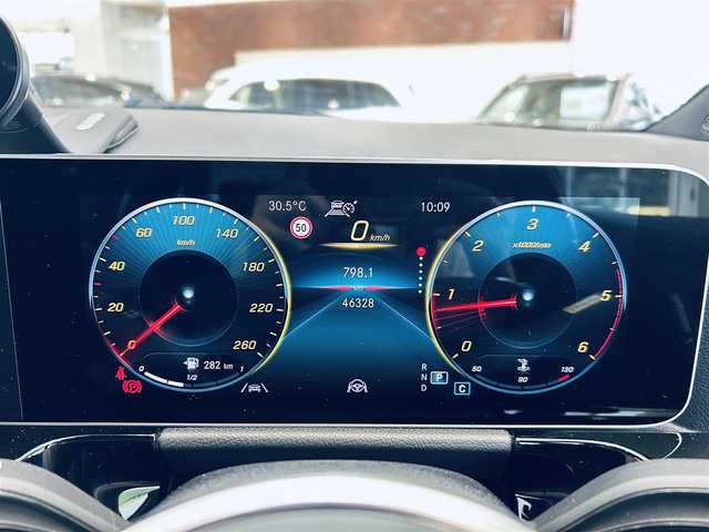 メルセデス・ベンツ ＧＬＡ２００ｄ 4マチック 大阪府 2020(令2)年 4.7万km コスモスブラック ワンオーナー/レーダーセーフティ/ハーフレザー/メモリ付きパワーシート/シートヒーター/純正ナビ/TV/360度カメラ/純正18インチAW/LEDヘッドライト/電動リアゲート/ACC/ブラインドスポット/ワイヤレス充電
