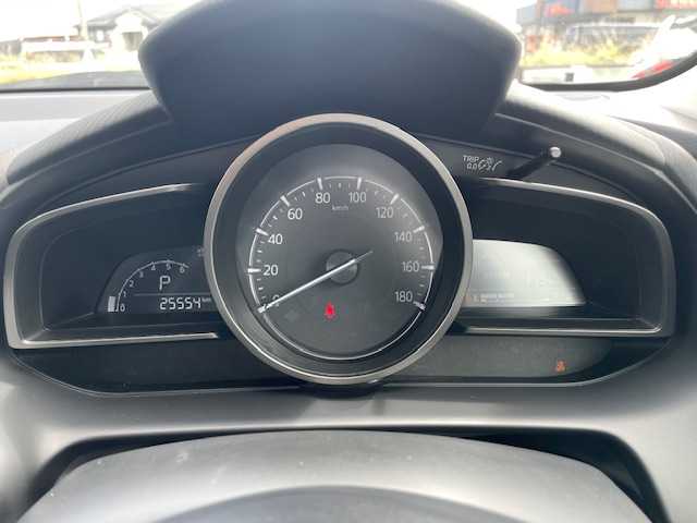 マツダ ＣＸ－３ 15S ツーリング 三重県 2021(令3)年 2.6万km スノーフレイクホワイトパールマイカ メーカーオプション/・360°ビューモニター/・フロントパーキングセンサー/・CD/DVD/地デジTV/1オーナー/アドバンスドスマートシティブレーキサポート/後退時スマートシティブレーキサポート/AT誤発進抑制制御/ブラインドスポットモニタリング/リアパーキングセンサー/車線逸脱警報システム/純正SDナビ/フルセグTV/【CD/DVD/Bluetooth/USB/AUX】/バックカメラ/ETC/前後ドライブレコーダー/オートライト/ハイビームコントロールシステム/LEDヘッドランプ/シグネチャーLEDランプ/215/60R16インチ純正AW/プッシュスタート/スマートキー/純正フロアマット