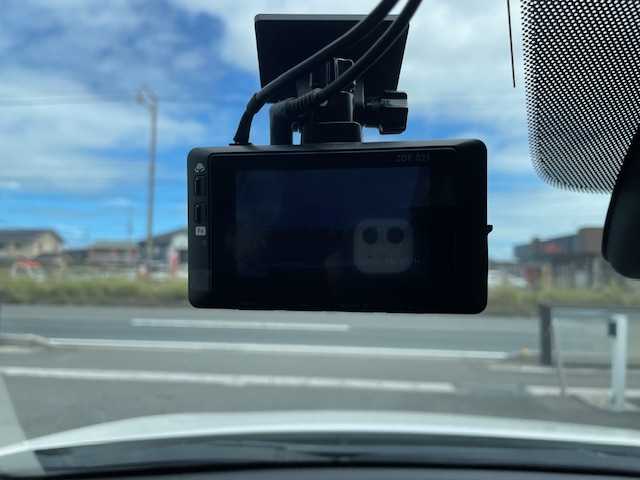 マツダ ＣＸ－３ 15S ツーリング 三重県 2021(令3)年 2.6万km スノーフレイクホワイトパールマイカ メーカーオプション/・360°ビューモニター/・フロントパーキングセンサー/・CD/DVD/地デジTV/1オーナー/アドバンスドスマートシティブレーキサポート/後退時スマートシティブレーキサポート/AT誤発進抑制制御/ブラインドスポットモニタリング/リアパーキングセンサー/車線逸脱警報システム/純正SDナビ/フルセグTV/【CD/DVD/Bluetooth/USB/AUX】/バックカメラ/ETC/前後ドライブレコーダー/オートライト/ハイビームコントロールシステム/LEDヘッドランプ/シグネチャーLEDランプ/215/60R16インチ純正AW/プッシュスタート/スマートキー/純正フロアマット