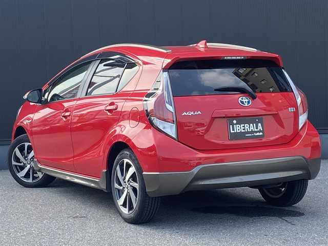 トヨタ アクア X－URBAN 千葉県 2015(平27)年 7.5万km スーパーレッドⅤ 純正9インチナビ　/フルセグ　/シートヒーター　/スマートキー　/バックカメラ　/ハーフレザー　/ETC  /LED  /純正16インチAW  /社外フロアマット