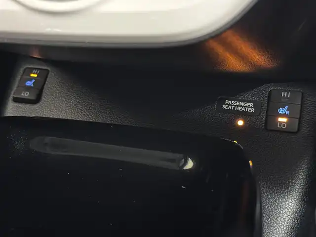トヨタ プリウス ＰＨＶ S ナビパッケージ 三重県 2017(平29)年 5.1万km スティールブロンドM プラグインハイブリッド/FF/インパネCVT/純正 11.6インチ 縦型ナビ/（AM/FM/USB/iPod/Bluetooth/AUX/TV）/バックカメラ/モデリスタエアロ（F/S/R下）/【OP】ETC2.0/Toyota Safety Sense/・プリクラッシュセーフティ/・レーンディパーチャーアラート（操舵支援付）/・レーダークルコン/・オートハイビーム/・ふらつき検知機能/・【OP】ITS Connect/装備/・【OP】AC100Vアクセサリーコンセント（ヴィークルパワーコネクター付・V2H対応・コンセント2ヶ）/・シートヒーター（D/N）/・ステアリングヒーター/・オートエアコン/・オートライト/・LED ヘッドライト＆フロントフォグランプ/・純正17inAW/・プッシュスタート/・スマートキーx1/・保/など